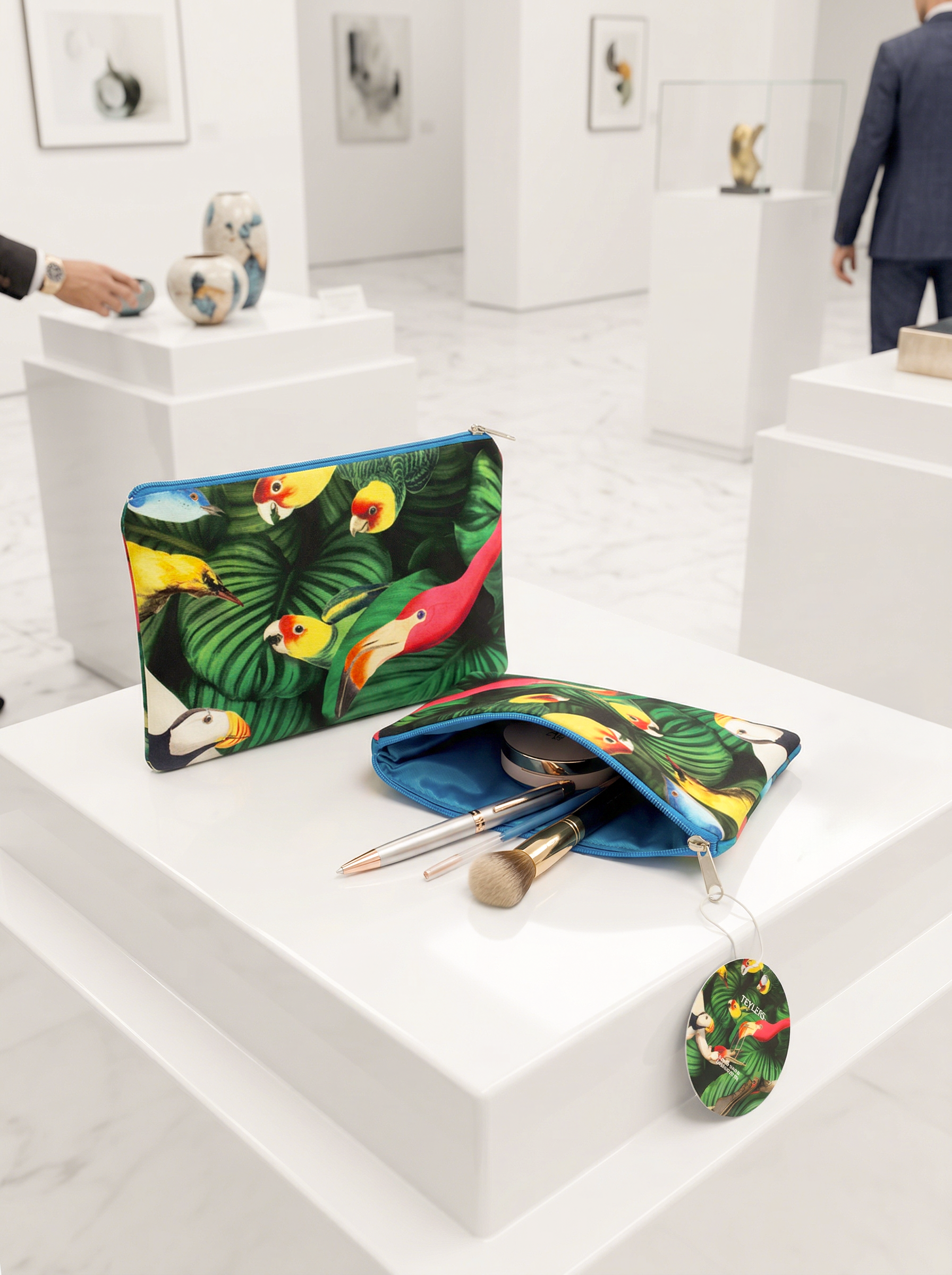 Cosmetic & Travel Bag Bird Life – displayed in museum shop | Teyler Museum x ArtyGifts

