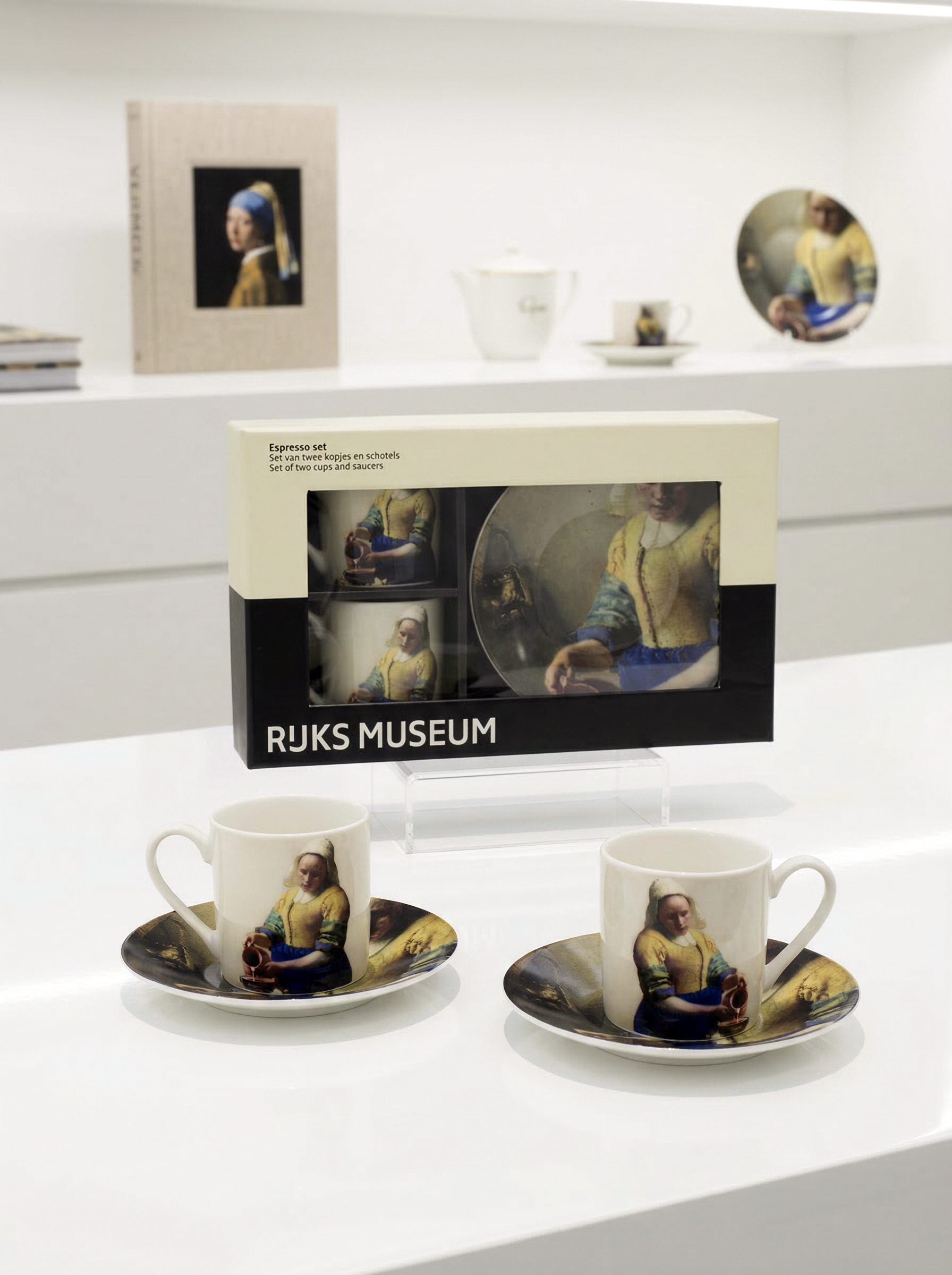 Espresso set The Milkmaid Johannes Vermeer – cups, saucers and gift box on white background | ArtyGifts