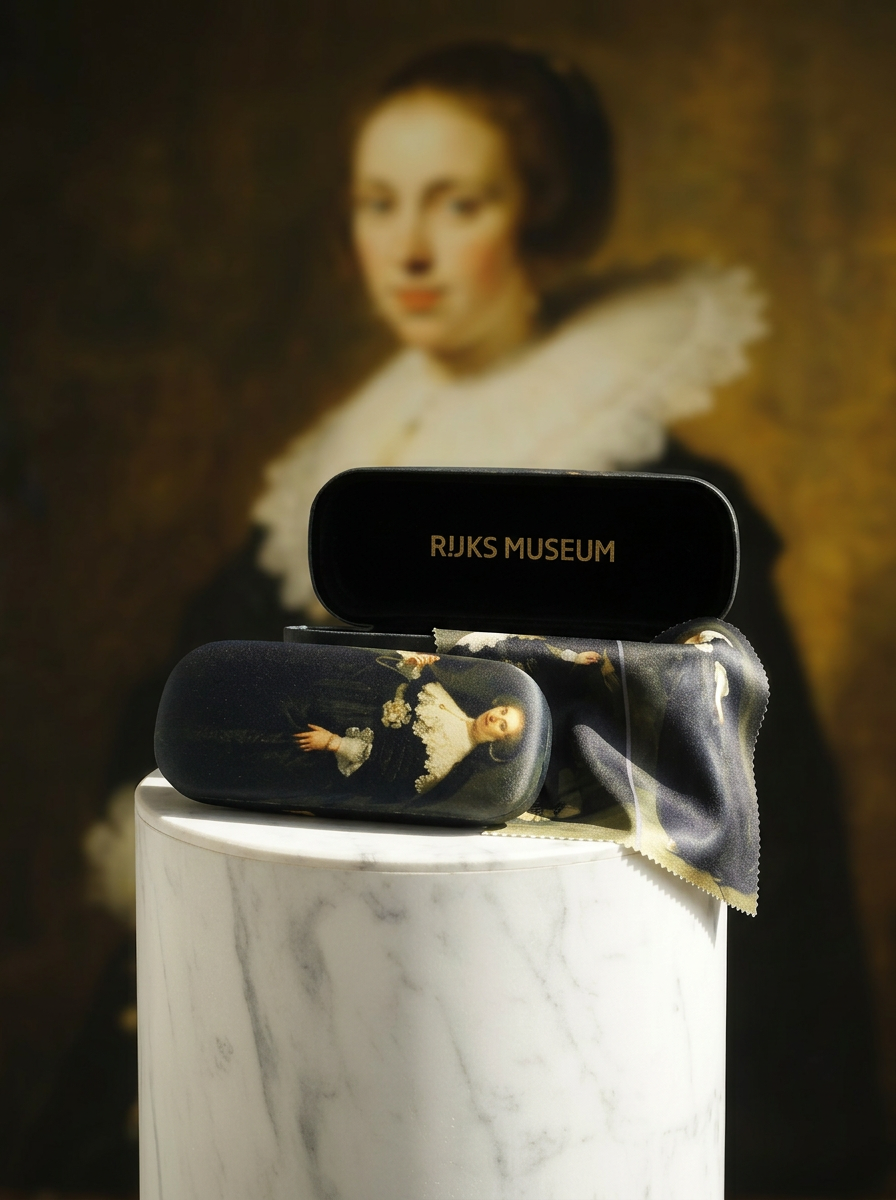 Eyewear Care Gift Set Marten and Oopjen Rembrandt van Rijn – spectacle case with microfiber cloth | ArtyGifts
