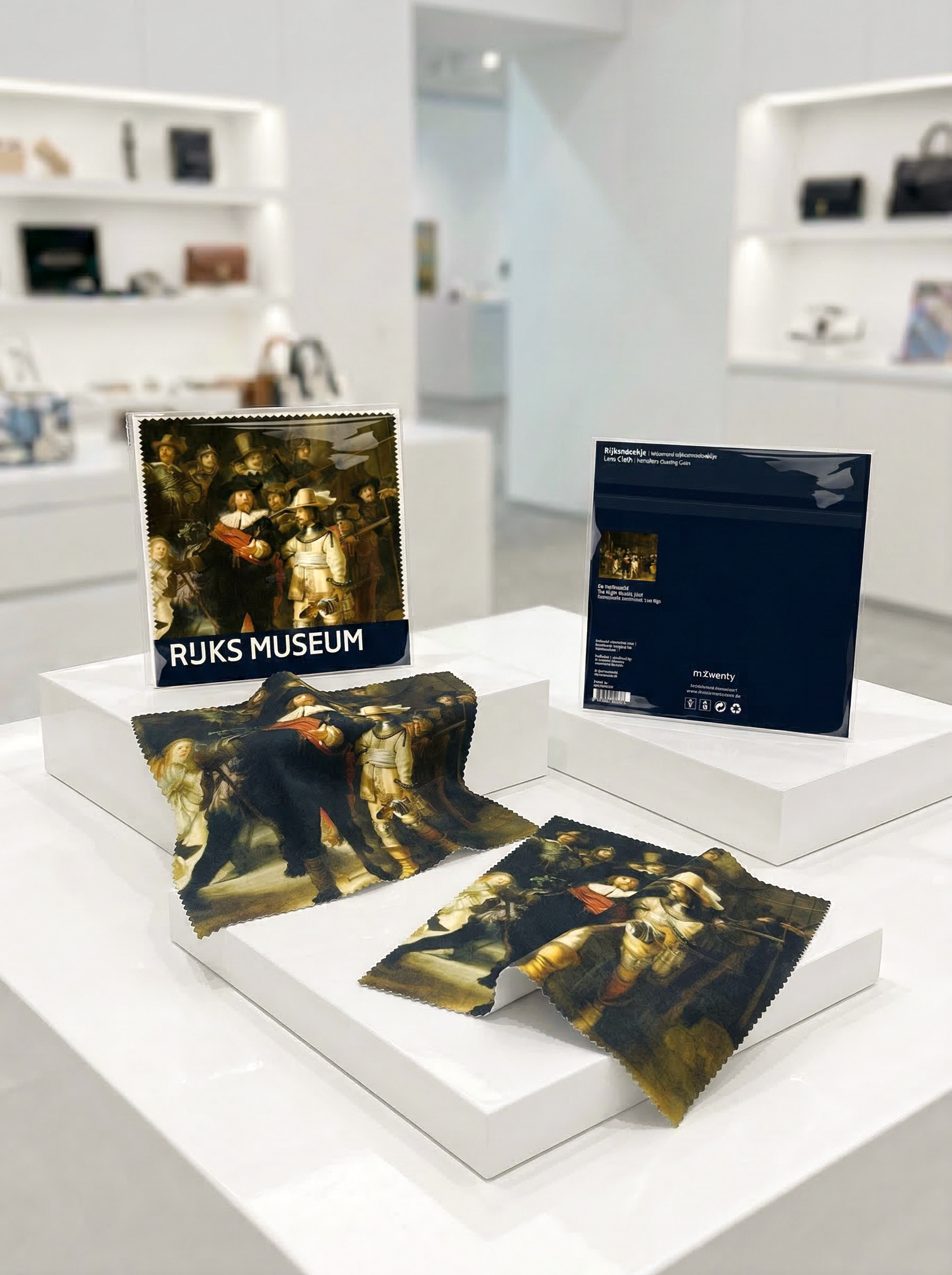 Lens Cloth Set The Night Watch Rembrandt van Rijn – displayed in museum shop | ArtyGifts
