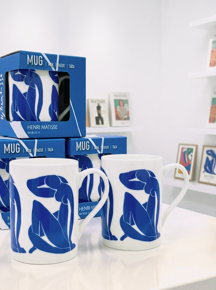 Matisse Blue Nude II porcelain mug set with gift boxes in gallery setting — Centre Pompidou x ArtyGifts
