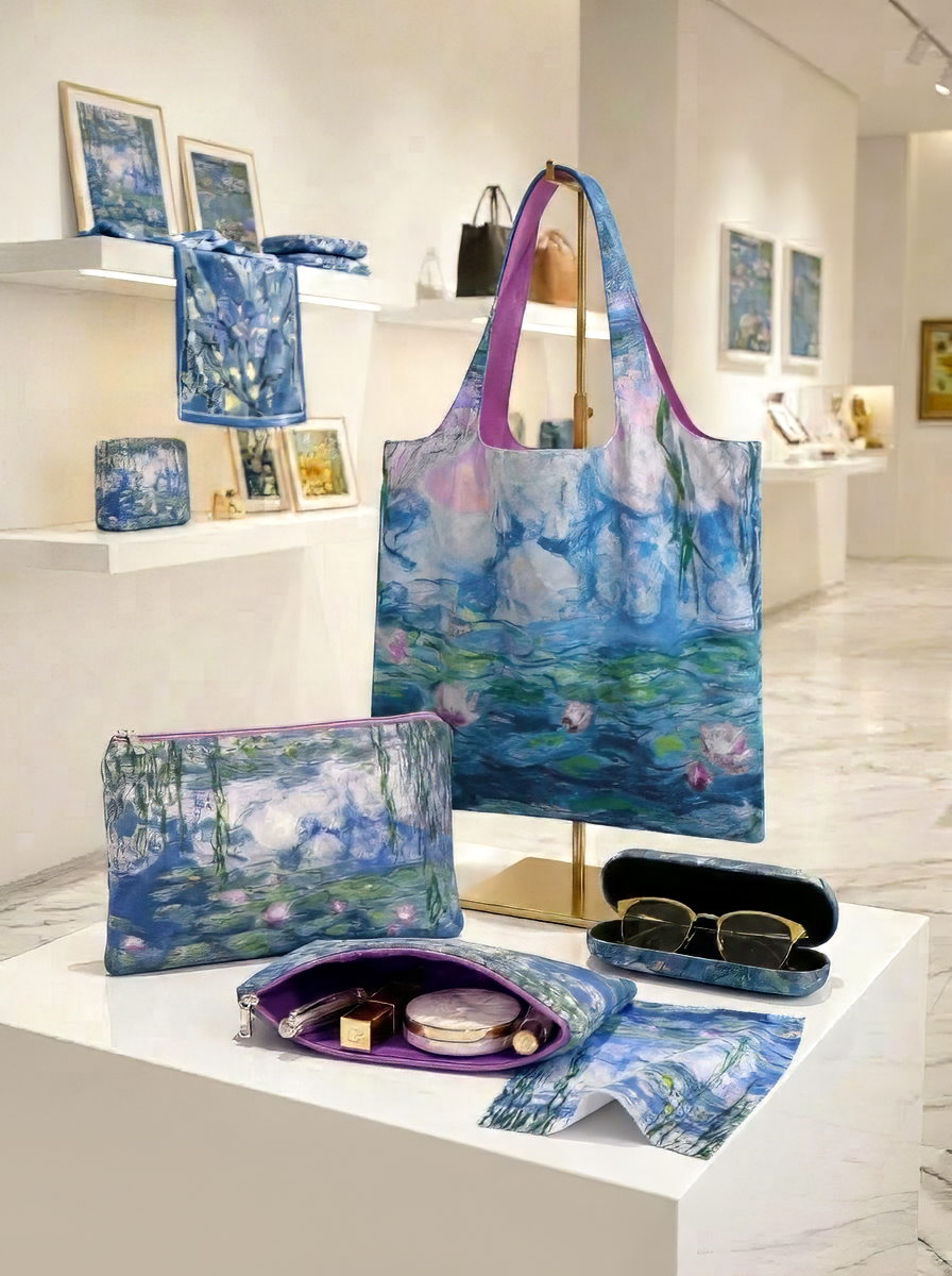 Travel Gift Set Water Lilies Claude Monet – displayed in museum shop | ArtyGifts
