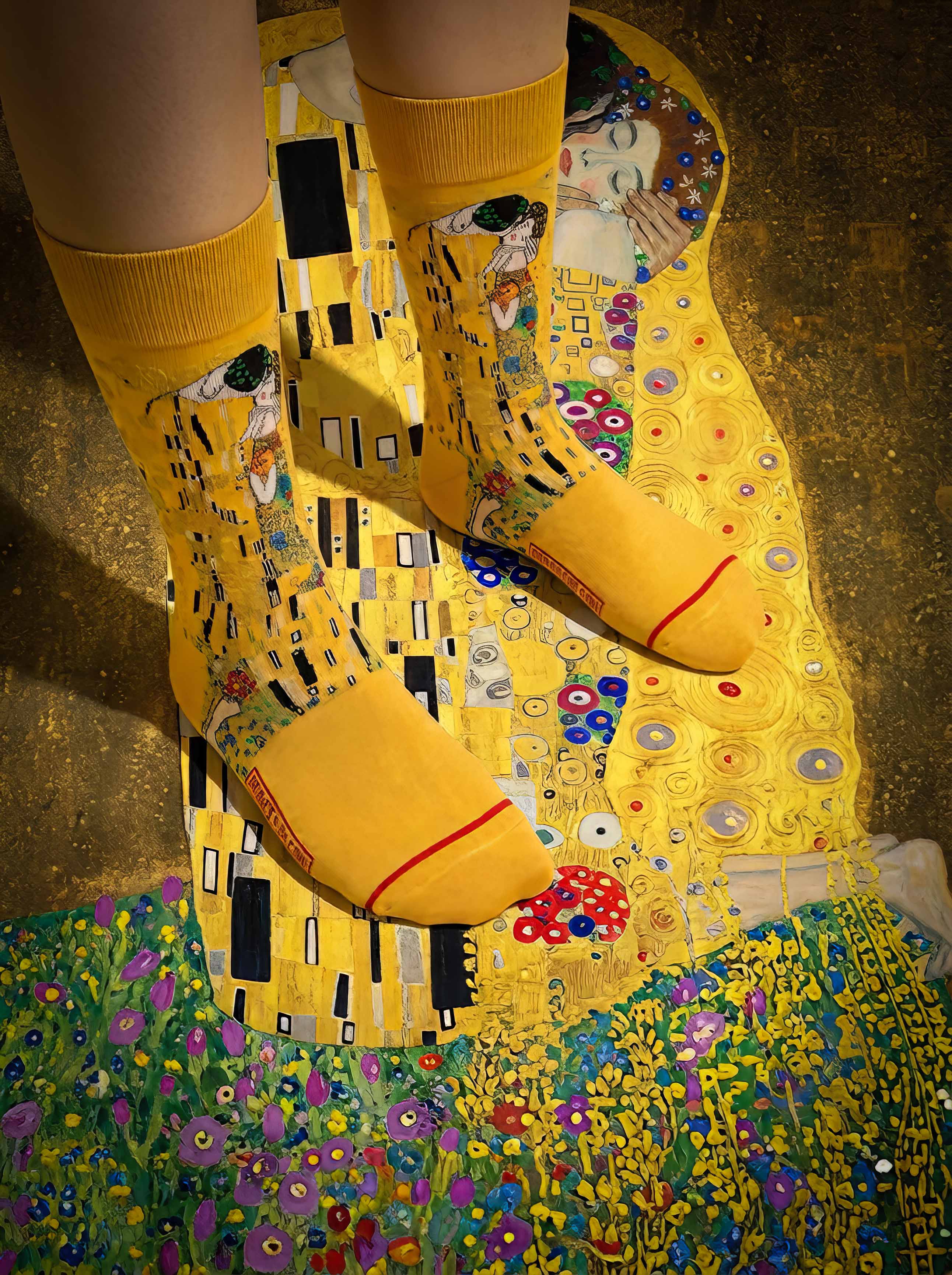 MuseARTa Klimt The Kiss art socks worn against The Kiss painting — Belvedere Vienna Art Nouveau museum gift ArtyGifts
